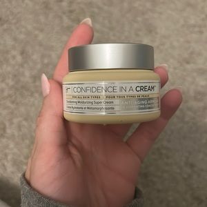 IT cosmetics confidence in cream moisturizer